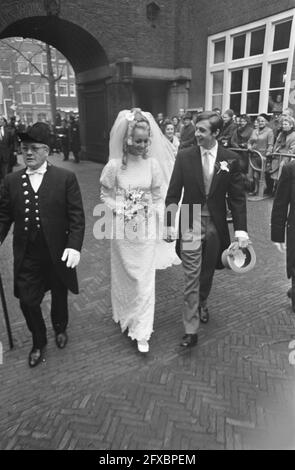 Johan Cruijff épousa Danny Coster la mariée et marié à la mairie, 2 décembre 1968, mariée et marié, mairie, Pays-Bas, Agence de presse du XXe siècle photo, nouvelles à retenir, documentaire, photographie historique 1945-1990, histoires visuelles, L'histoire humaine du XXe siècle, immortaliser des moments dans le temps Banque D'Images