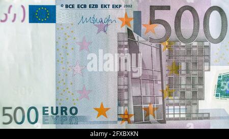 Partie avant de 500 euro billet gros plan avec petits détails. Monnaie européenne. Thème de l'inflation, des affaires, de l'économie et de la finance. Banque D'Images