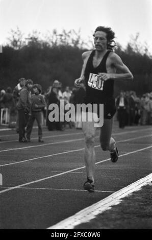 Jos Hermens améliore le record mondial de dix miles anglais à Papendal; Jos Hermens pendant sa course, 14 septembre 1975, athlétisme, records du monde, Pays-Bas, Agence de presse du XXe siècle photo, nouvelles à retenir, documentaire, photographie historique 1945-1990, histoires visuelles, L'histoire humaine du XXe siècle, immortaliser des moments dans le temps Banque D'Images