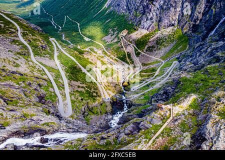 Route sinueuse de Trollstigen vue de dessus, Norvège Banque D'Images
