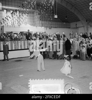 Ouverture de Wonderland dans le bâtiment RAI par le maire Dailly, 15 juillet 1953, ouvertures, maires, Pays-Bas, Agence de presse du XXe siècle photo, nouvelles à retenir, documentaire, photographie historique 1945-1990, histoires visuelles, L'histoire humaine du XXe siècle, immortaliser des moments dans le temps Banque D'Images