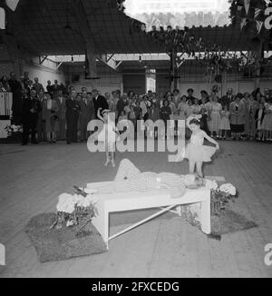 Ouverture de Wonderland dans l'édifice RAI par le maire, le 15 juillet 1953, ouvertures, maires, Pays-Bas, Agence de presse du XXe siècle photo, nouvelles à retenir, documentaire, photographie historique 1945-1990, histoires visuelles, L'histoire humaine du XXe siècle, immortaliser des moments dans le temps Banque D'Images