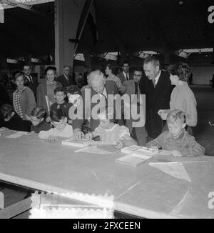 Ouverture de Wonderland dans le bâtiment RAI par le maire Dailly, 15 juillet 1953, ouvertures, maires, pays-Bas, agence de presse du xxe siècle photo, nouvelles à retenir, documentaire, photographie historique 1945-1990, histoires visuelles, L'histoire humaine du XXe siècle, immortaliser des moments dans le temps Banque D'Images