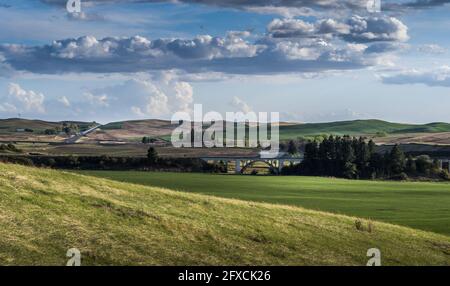 Pont de chemin de fer dans la vallée de Palouse. Washington, États-Unis. Banque D'Images