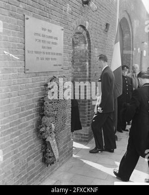 P. de Gaulle visite la prison pénitentiaire de Scheveningen, 17 juillet 1950, les prisons pénales, pays-Bas, agence de presse du xxe siècle photo, nouvelles à retenir, documentaire, photographie historique 1945-1990, histoires visuelles, L'histoire humaine du XXe siècle, immortaliser des moments dans le temps Banque D'Images