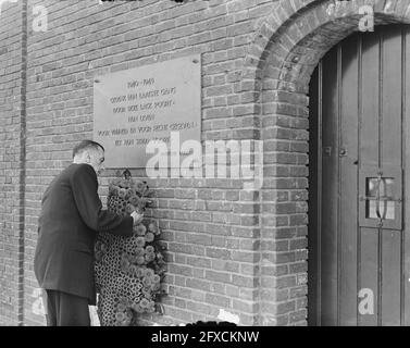 P. de Gaulle visite la prison pénitentiaire de Scheveningen, 17 juillet 1950, les prisons pénales, pays-Bas, agence de presse du xxe siècle photo, nouvelles à retenir, documentaire, photographie historique 1945-1990, histoires visuelles, L'histoire humaine du XXe siècle, immortaliser des moments dans le temps Banque D'Images