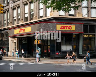 Le théâtre AMC, maintenant ouvert, dans le quartier Flatiron de New York, le samedi 22 mai 2021. Le Groupe Dalian Wanda, conglomérat chinois et actionnaire principal d'AMC, a vendu la plus grande partie de sa participation dans AMC. (© Richard B. Levine) Banque D'Images
