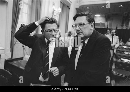 RSV enquête parlementaire; ministre Van Aardenne (r) avec le président de commission Van Dijk, 11 juillet 1984, enquête, pays-Bas, agence de presse du XXe siècle photo, nouvelles à retenir, documentaire, photographie historique 1945-1990, histoires visuelles, L'histoire humaine du XXe siècle, immortaliser des moments dans le temps Banque D'Images