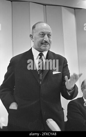 Appuyez sur Conférence ir. Simon Wiesenthal dans le Pavillon Apollo à l'occasion du livre meurtriers Are US, 2 mars 1967, livres, conférences de presse, Pays-Bas, Agence de presse du XXe siècle photo, nouvelles à retenir, documentaire, photographie historique 1945-1990, histoires visuelles, L'histoire humaine du XXe siècle, immortaliser des moments dans le temps Banque D'Images
