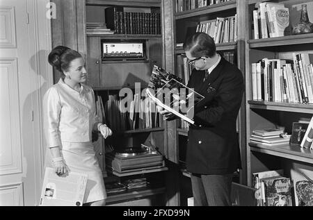 La princesse Margriet et Piet van Vollenhoven au Loo à Apeldoorn. Numéro 4 sans jambes Princesse Margriet, numéro 5, 16 novembre 1967, pays-Bas, Agence de presse du XXe siècle photo, nouvelles à retenir, documentaire, photographie historique 1945-1990, histoires visuelles, L'histoire humaine du XXe siècle, immortaliser des moments dans le temps Banque D'Images