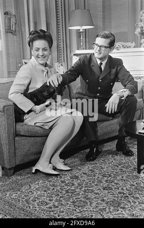 La princesse Margriet et Piet van Vollenhoven au Loo à Apeldoorn. Numéro 4 sans jambes Princesse Margriet, numéro 5, 16 novembre 1967, pays-Bas, agence de presse du xxe siècle photo, nouvelles à retenir, documentaire, photographie historique 1945-1990, histoires visuelles, L'histoire humaine du XXe siècle, immortaliser des moments dans le temps Banque D'Images