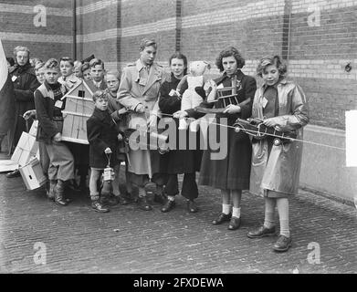 Jouet action jeunesse de la Haye, 16 novembre 1950, Jeunesse, pays-Bas, agence de presse du xxe siècle photo, nouvelles à retenir, documentaire, photographie historique 1945-1990, histoires visuelles, L'histoire humaine du XXe siècle, immortaliser des moments dans le temps Banque D'Images