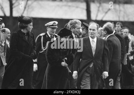 Visite d'Etat du Président Mitterand de France ; accueilli par le couple Royal, le 6 février 1984, salutations, présidents, Visites d'état, pays-Bas, photo de l'agence de presse du XXe siècle, nouvelles à retenir, documentaire, photographie historique 1945-1990, histoires visuelles, L'histoire humaine du XXe siècle, immortaliser des moments dans le temps Banque D'Images