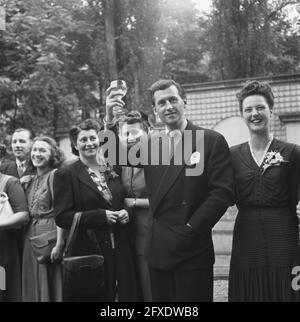 Cocktail steward Grainger Eagle Lion, 4 juillet 1946, FÊTE, pays-Bas, agence de presse du xxe siècle photo, nouvelles à retenir, documentaire, photographie historique 1945-1990, histoires visuelles, L'histoire humaine du XXe siècle, immortaliser des moments dans le temps Banque D'Images