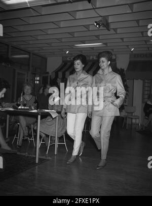 Salon de mode Sturkami dans le bâtiment Renault à Amsterdam, 23 mars 1960, pays-Bas, agence de presse du XXe siècle photo, news to Remember, documentaire, photographie historique 1945-1990, histoires visuelles, L'histoire humaine du XXe siècle, immortaliser des moments dans le temps Banque D'Images
