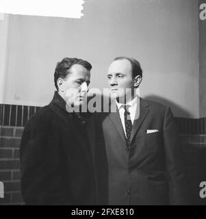 Poker de répétition à la télévision. Andre van den Heuvel et Luc Lutz, 8 juin 1961, répétitions télévisées, pays-Bas, agence de presse du xxe siècle photo, nouvelles à retenir, documentaire, photographie historique 1945-1990, histoires visuelles, L'histoire humaine du XXe siècle, immortaliser des moments dans le temps Banque D'Images