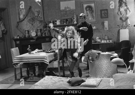 Série télévisée Youth prostitution VARA, 27 décembre 1971, série télévisée, pays-Bas, agence de presse du xxe siècle photo, nouvelles à retenir, documentaire, photographie historique 1945-1990, histoires visuelles, L'histoire humaine du XXe siècle, immortaliser des moments dans le temps Banque D'Images