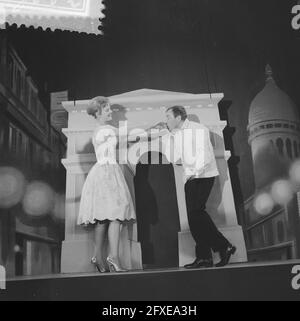 Week-end de la télévision, Heidi Bruhl, 30 octobre 1959, télévisions, Pays-Bas, Agence de presse du XXe siècle photo, nouvelles à retenir, documentaire, photographie historique 1945-1990, histoires visuelles, L'histoire humaine du XXe siècle, immortaliser des moments dans le temps Banque D'Images