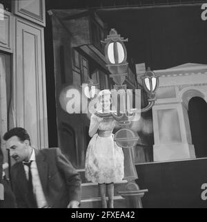 Week-end de la télévision, Heidi Bruhl, 30 octobre 1959, télévisions, Pays-Bas, Agence de presse du XXe siècle photo, nouvelles à retenir, documentaire, photographie historique 1945-1990, histoires visuelles, L'histoire humaine du XXe siècle, immortaliser des moments dans le temps Banque D'Images