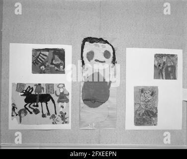 Exposition de dessins pour enfants Kind en Kleur à Amsterdam, 18 janvier 1957, expositions, pays-Bas, agence de presse du XXe siècle photo, news to remember, documentaire, photographie historique 1945-1990, histoires visuelles, L'histoire humaine du XXe siècle, immortaliser des moments dans le temps Banque D'Images