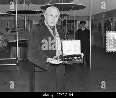 Exposition Afrique du Sud 300 ans au Tropenmuseum à Amsterdam. Lettre de Jan van Riebeeck en 1656 aux lords des dix-sept demandant une augmentation de son salaire. Son salaire annuel s'élevait à 70 fl et il voulait qu'il soit porté à 85 fl. L'augmentation a été refusée, 27 mars 1952, archives, documents, historique, Expositions, pays-Bas, Agence de presse du XXe siècle photo, nouvelles à retenir, documentaire, photographie historique 1945-1990, histoires visuelles, L'histoire humaine du XXe siècle, immortaliser des moments dans le temps Banque D'Images
