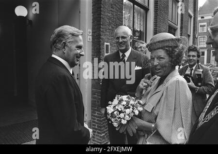 La reine Beatrix au congrès Union internationale des avocats à Leiden; sa Majesté et ministre Korthals Altes. Au milieu, le président de l'UIA, M. LA.E. Briët, 2 septembre 1985, profession juridique, congrès, queens, ministres, présidents, pays-Bas, agence de presse du XXe siècle photo, news to remember, documentaire, photographie historique 1945-1990, histoires visuelles, L'histoire humaine du XXe siècle, immortaliser des moments dans le temps Banque D'Images