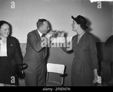 Lancement du remorqueur pour Wijsmuller à Hendrik Ido Ambacht, pays-Bas, 1er février 1958, Tewtatings, remorqueurs, Pays-Bas, Agence de presse du XXe siècle photo, nouvelles à retenir, documentaire, photographie historique 1945-1990, histoires visuelles, L'histoire humaine du XXe siècle, immortaliser des moments dans le temps Banque D'Images