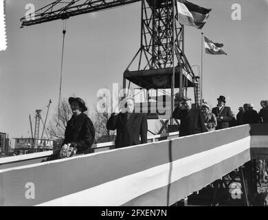 Lancement du remorqueur pour Wijsmuller à Hendrik Ido Ambacht, 1er février 1958, Tewtatings, remorqueurs, pays-Bas, agence de presse du xxe siècle photo, nouvelles à retenir, documentaire, photographie historique 1945-1990, histoires visuelles, L'histoire humaine du XXe siècle, immortaliser des moments dans le temps Banque D'Images