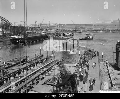 Lancement du remorqueur pour Wijsmuller à Hendrik Ido Ambacht, pays-Bas, 1er février 1958, lancements, remorqueurs, Pays-Bas, Agence de presse du XXe siècle photo, nouvelles à retenir, documentaire, photographie historique 1945-1990, histoires visuelles, L'histoire humaine du XXe siècle, immortaliser des moments dans le temps Banque D'Images