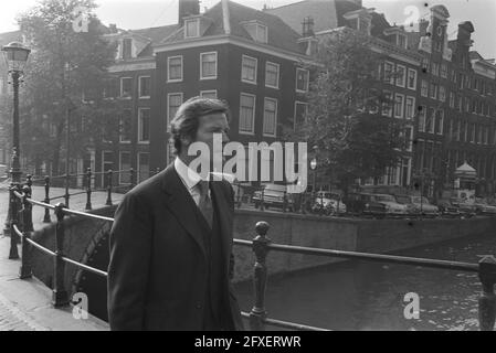 The Saint ( Roger Moore ), star du cinéma anglais, à Amsterdam, le 10 octobre 1970, FILM STERREN, pays-Bas, agence de presse du XXe siècle photo, news to remember, documentaire, photographie historique 1945-1990, histoires visuelles, L'histoire humaine du XXe siècle, immortaliser des moments dans le temps Banque D'Images