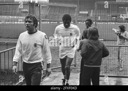 Entraînement Benfica au stade olympique, les joueurs quittent le terrain, centre Eusebio, 4 avril 1972, sports, Football, pays-Bas, Agence de presse du XXe siècle photo, nouvelles à retenir, documentaire, photographie historique 1945-1990, histoires visuelles, L'histoire humaine du XXe siècle, immortaliser des moments dans le temps Banque D'Images