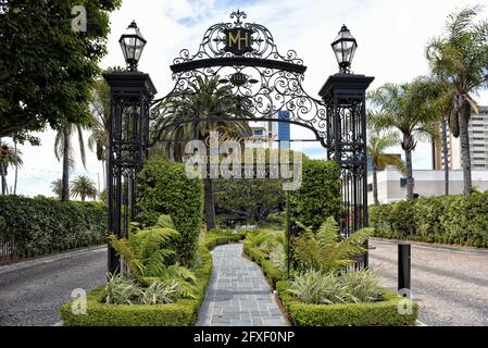 SANTA MONICA, CALIFORNIE - 25 MAI 2021: Le Fairmont Miramar Hotel and Bungalows est un hôtel historique cinq étoiles situé près de la plage, non loin de la sa Banque D'Images