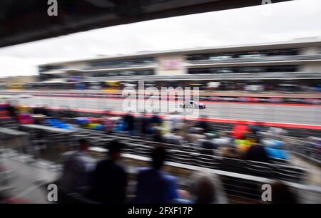 Austin, Texas, États-Unis. 23 mai 2021. Alex Bowman dirige la voiture Hendrick Motorsports Chevrolet vers le bas de l'avant tout droit pendant le Grand Prix EchoPark Automotive Texas le dimanche 23 mai 2021 au circuit of the Americas à Austin, au Texas. Austin McAfee/CSM/Alamy Live News Banque D'Images