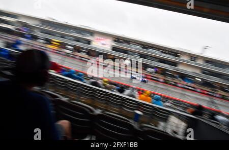 Austin, Texas, États-Unis. 23 mai 2021. Kyle Larson conduit la voiture Hendrick Motorsports Chevrolet en descendant tout droit à l'avant pendant le Grand Prix EchoPark Automotive Texas, le dimanche 23 mai 2021, au circuit of the Americas à Austin, au Texas. Austin McAfee/CSM/Alamy Live News Banque D'Images