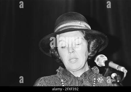 La reine Beatrix a assisté à la présentation d'ICODO à Utrecht en déclenchant le télex rendu visible, la reine Beatrix, 29 avril 1981, présentations, Télex machines, pays-Bas, agence de presse du XXe siècle photo, news to remember, documentaire, photographie historique 1945-1990, histoires visuelles, L'histoire humaine du XXe siècle, immortaliser des moments dans le temps Banque D'Images