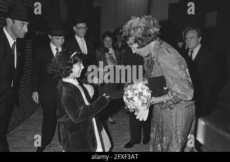 La reine Beatrix assiste à un service spécial en synagogue à l'occasion du 350e anniversaire de la communauté juive à Amsterdam, le 1er septembre 1985, reines, synagogues, Pays-Bas, Agence de presse du XXe siècle photo, nouvelles à retenir, documentaire, photographie historique 1945-1990, histoires visuelles, L'histoire humaine du XXe siècle, immortaliser des moments dans le temps Banque D'Images