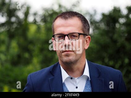 26 mai 2021, Brandebourg, Dallgow-Döberitz: Sven Richter (CDU), Maire de Dallgow-Döberitz à la ferme Falkensee. Photo: Soeren Stache/dpa-Zentralbild/dpa Banque D'Images