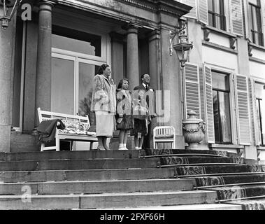 Garden Party Palace Soestdijk à l'occasion de l'anniversaire de la Reine, 26 avril 1949, famille royale, pays-Bas, agence de presse du XXe siècle photo, news to Remember, documentaire, photographie historique 1945-1990, histoires visuelles, L'histoire humaine du XXe siècle, immortaliser des moments dans le temps Banque D'Images