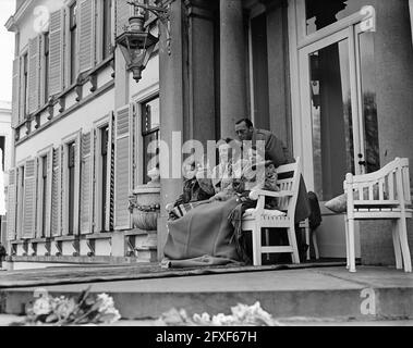 Garden Party Palace Soestdijk à l'occasion de l'anniversaire de la Reine, 26 avril 1949, famille royale, pays-Bas, agence de presse du xxe siècle photo, nouvelles à retenir, documentaire, photographie historique 1945-1990, histoires visuelles, L'histoire humaine du XXe siècle, immortaliser des moments dans le temps Banque D'Images