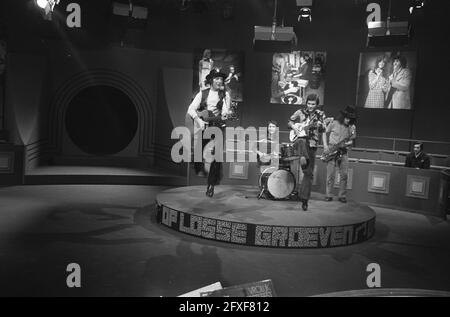 Enregistrements TV pour le programme de musique Op losse groeven du TROS, ici Peter et ses roquettes, 7 décembre 1971, groupes pop, enregistrements TV, pays-Bas, agence de presse du xxe siècle photo, nouvelles à retenir, documentaire, photographie historique 1945-1990, histoires visuelles, L'histoire humaine du XXe siècle, immortaliser des moments dans le temps Banque D'Images