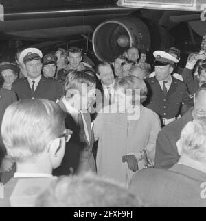 Princesse Beatrix et son fiancé Claus von Amsberg, 16 octobre 1965, arrivée et départ, Princesses, Pays-Bas, Agence de presse du XXe siècle photo, nouvelles à retenir, documentaire, photographie historique 1945-1990, histoires visuelles, L'histoire humaine du XXe siècle, immortaliser des moments dans le temps Banque D'Images