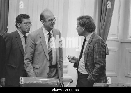 Chambre basse, note de défense; secrétaire d'État Van Houwelingen, ministres de Ruiter Engwirda (d'66), 18 juin 1984, ministres, politique, Pays-Bas, Agence de presse du XXe siècle photo, nouvelles à retenir, documentaire, photographie historique 1945-1990, histoires visuelles, L'histoire humaine du XXe siècle, immortaliser des moments dans le temps Banque D'Images