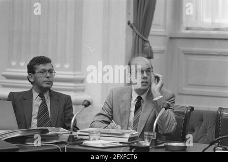 Chambre des représentants, projet de loi sur la défense; secrétaire d'État Van Houwelingen, ministres de Ruiter Engwirda (d'66), 18 juin 1984, ministres, politique, Pays-Bas, Agence de presse du XXe siècle photo, nouvelles à retenir, documentaire, photographie historique 1945-1990, histoires visuelles, L'histoire humaine du XXe siècle, immortaliser des moments dans le temps Banque D'Images