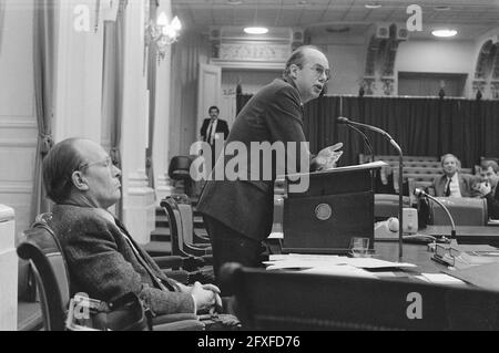 Chambre basse, ministres de Ruiter et Rietkerk (l) pendant le débat d'interpellation services de renseignement, 28 mars 1985, débats d'interpellation, ministres, Pays-Bas, Agence de presse du XXe siècle photo, nouvelles à retenir, documentaire, photographie historique 1945-1990, histoires visuelles, L'histoire humaine du XXe siècle, immortaliser des moments dans le temps Banque D'Images