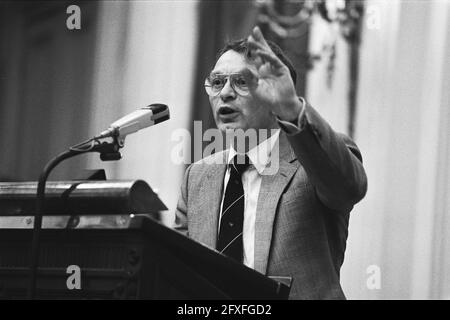 Lower House, Janmaat (Parti du Centre) parle lors du débat d'interpellation sur les perturbations au Congrès du Parti du Centre, 17 mai 1984, politique, pays-Bas, agence de presse du xxe siècle photo, nouvelles à retenir, documentaire, photographie historique 1945-1990, histoires visuelles, L'histoire humaine du XXe siècle, immortaliser des moments dans le temps Banque D'Images