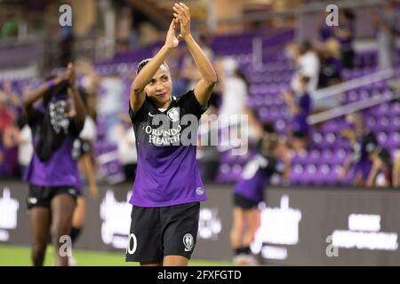 Orlando, États-Unis. 27 mai 2021. Marta (10 Orlando Pride) remercie les fans lors du match de la National Women's Soccer League entre Orlando Pride et Portland Thorns au stade Explora Orlando, Floride. Crédit: SPP Sport presse photo. /Alamy Live News Banque D'Images