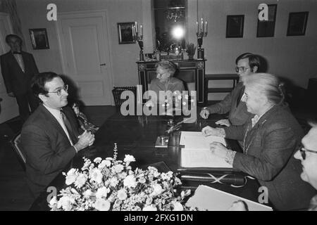 De gauche à droite Jorge Guillermo, Bernardo, Princesse Juliana, Unknown, Maire vos-van Gortel, 13 octobre 1981, déclarations, maires, princesses, Mairie, pays-Bas, agence de presse du XXe siècle photo, news to remember, documentaire, photographie historique 1945-1990, histoires visuelles, L'histoire humaine du XXe siècle, immortaliser des moments dans le temps Banque D'Images