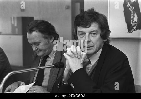 Réunion du conseil de la fédération FNV à Amsterdam. Wim Kok (président FNV) à droite et Herman Bode, 21 décembre 1981, réunions, conseils de fédération, présidents, pays-Bas, Agence de presse du XXe siècle photo, nouvelles à retenir, documentaire, photographie historique 1945-1990, histoires visuelles, L'histoire humaine du XXe siècle, immortaliser des moments dans le temps Banque D'Images