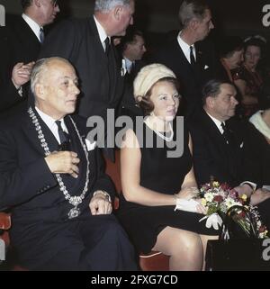 Réunion de la Société des maires à Utrecht, avec la participation de HM et HRH Pr. Beatrix, 6 novembre 1968, CURmers, reines, Réunions, pays-Bas, Agence de presse du XXe siècle photo, nouvelles à retenir, documentaire, photographie historique 1945-1990, histoires visuelles, L'histoire humaine du XXe siècle, immortaliser des moments dans le temps Banque D'Images