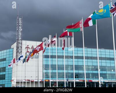 Arena Riga avec les drapeaux des équipes participantes, ainsi que Bélarus drapeau national ALLEMAGNE - KAZAKHSTAN IIHF CHAMPIONNAT DU MONDE de HOCKEY SUR GLACE Groupe B à Riga, Lettonie, Lettland, 26 mai 2021, Saison 2020/2021 © Peter Schatz / Alamy Live News Banque D'Images